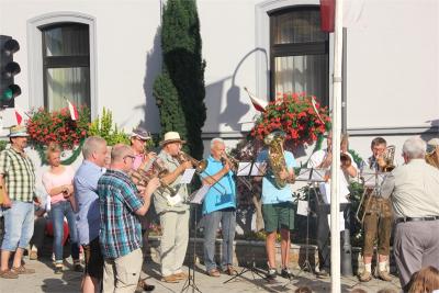 Foto des Albums: Wiesenfest (18. 07. 2015)