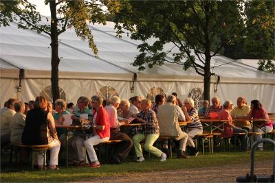 Foto des Albums: Wiesenfest (18. 07. 2015)