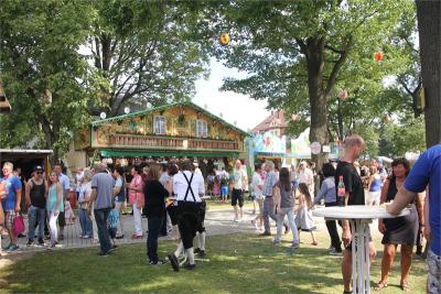 Foto des Albums: Wiesenfest (18. 07. 2015)