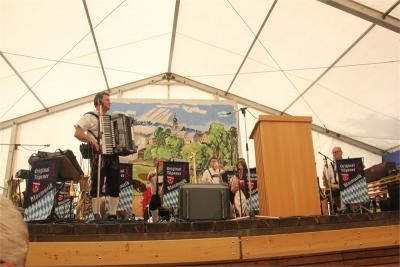 Foto des Albums: Wiesenfest (18. 07. 2015)