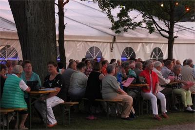 Foto des Albums: Wiesenfest (18. 07. 2015)