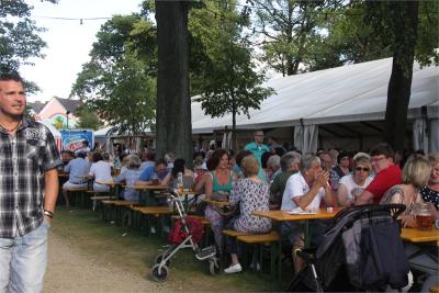 Foto des Albums: Wiesenfest (18. 07. 2015)