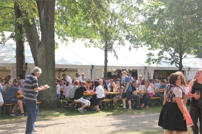 Foto des Albums: Wiesenfest (18. 07. 2015)