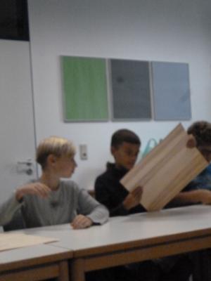 Foto des Albums: Die Klassen 5a und 5b lernen das Möbelwerk kennen. (16. 09. 2015)