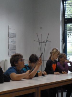 Foto des Albums: Die Klassen 5a und 5b lernen das Möbelwerk kennen. (16. 09. 2015)
