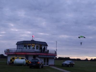 Foto des Albums: Fallschirmspringer auf dem Flugplatz Heinrichsfelde (25.09.2015)