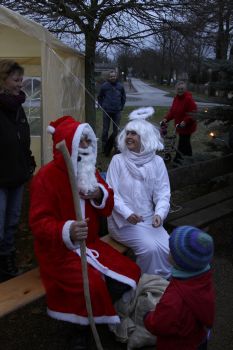 Foto des Albums: Aufstellen ds Weihnachtsbaumes in Leezen, Schloßlatz