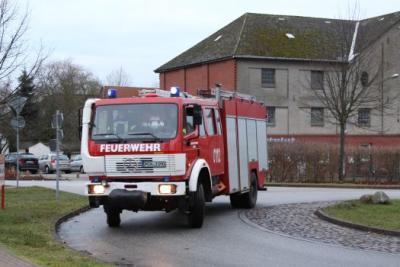 Foto des Albums: Aufstellen ds Weihnachtsbaumes in Leezen, Schloßlatz