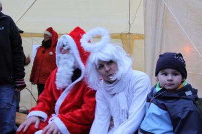 Foto des Albums: Aufstellen ds Weihnachtsbaumes in Leezen, Schloßlatz