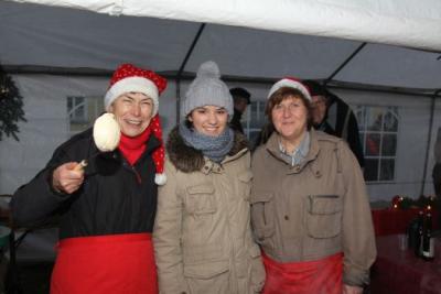 Foto des Albums: Aufstellen ds Weihnachtsbaumes in Leezen, Schloßlatz