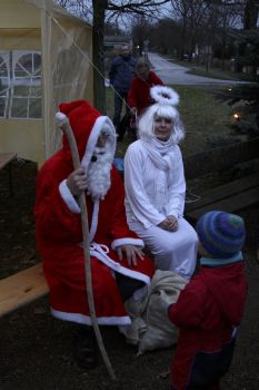 Foto des Albums: Aufstellen ds Weihnachtsbaumes in Leezen, Schloßlatz
