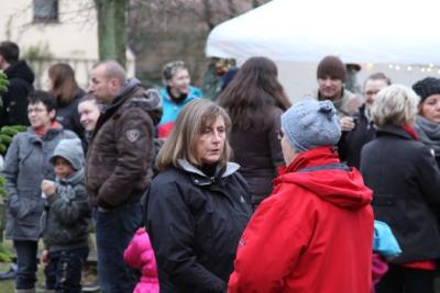Foto des Albums: Aufstellen ds Weihnachtsbaumes in Leezen, Schloßlatz