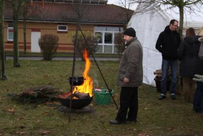 Foto des Albums: Aufstellen ds Weihnachtsbaumes in Leezen, Schloßlatz
