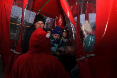 Foto des Albums: Aufstellen ds Weihnachtsbaumes in Leezen, Schloßlatz