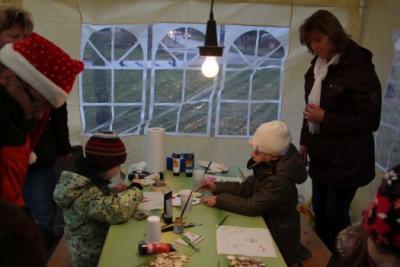 Foto des Albums: Aufstellen ds Weihnachtsbaumes in Leezen, Schloßlatz