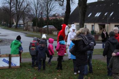 Foto des Albums: Aufstellen ds Weihnachtsbaumes in Leezen, Schloßlatz