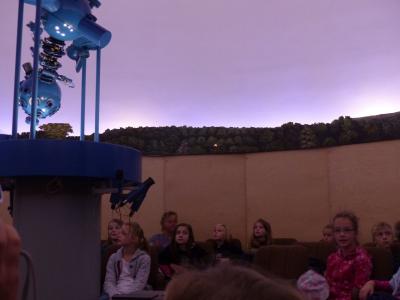 Foto des Albums: Ausflug der Klasse 4b nach Schwerin in das Planetarium und in die Schleifmühle