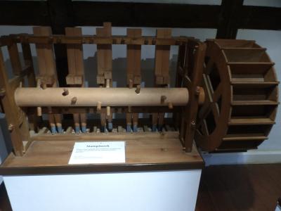 Foto des Albums: Ausflug der Klasse 4b nach Schwerin in das Planetarium und in die Schleifmühle