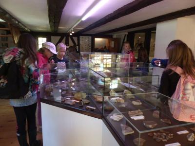 Foto des Albums: Ausflug der Klasse 4b nach Schwerin in das Planetarium und in die Schleifmühle