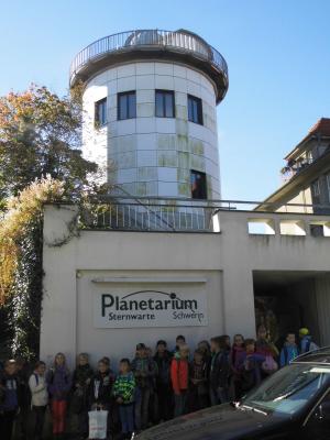 Foto des Albums: Ausflug der Klasse 4b nach Schwerin in das Planetarium und in die Schleifmühle