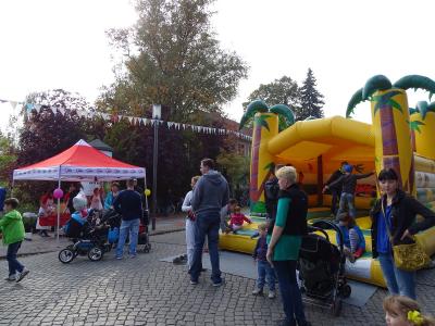 Foto des Albums: Das Rosengartenfest zog Groß und Klein an (04.10.2015)
