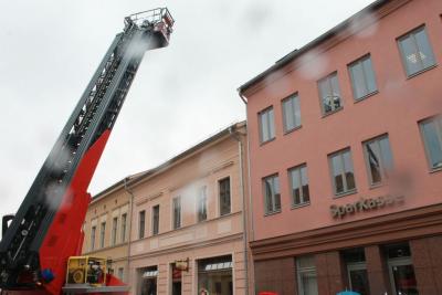 Menschenrettung aus Dachgeschoss mit DLAK 23-12 