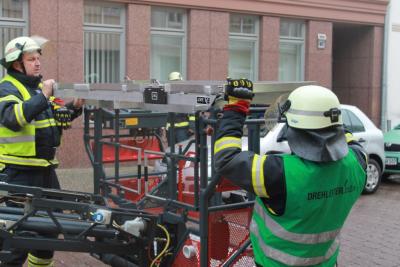 Menschenrettung aus Dachgeschoss mit DLAK 23-12 