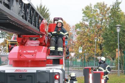 Hubrettungsfahrzeug im Lasthebeeinsatz - Hauptbedienstand 