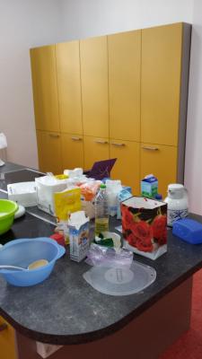 Foto des Albums: Unser Schulchor organisiert einen Waffelbasar