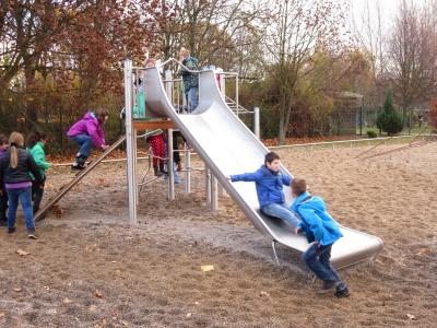 Foto des Albums: Neue Spielgeräte und Umkleideräume