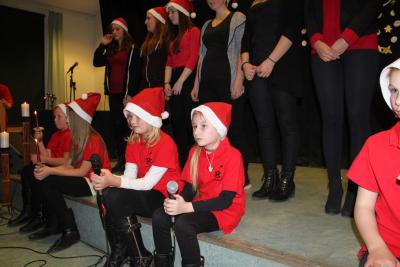 Foto des Albums: Weihnachtliche Klänge an der Schule in Glöwen (02. 12. 2015)