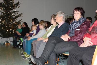 Foto des Albums: Weihnachtliche Klänge an der Schule in Glöwen (02. 12. 2015)