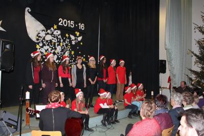 Foto des Albums: Weihnachtliche Klänge an der Schule in Glöwen (02. 12. 2015)