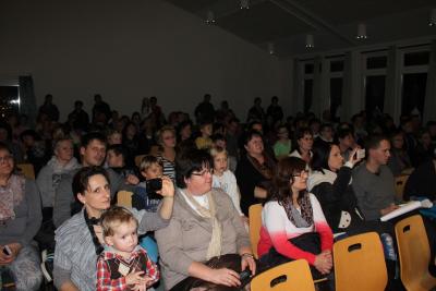 Foto des Albums: Weihnachtliche Klänge an der Schule in Glöwen (02. 12. 2015)