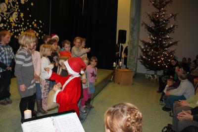 Foto des Albums: Weihnachtliche Klänge an der Schule in Glöwen (02. 12. 2015)