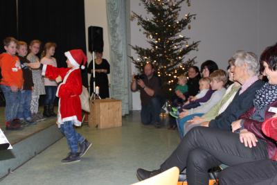 Foto des Albums: Weihnachtliche Klänge an der Schule in Glöwen (02. 12. 2015)