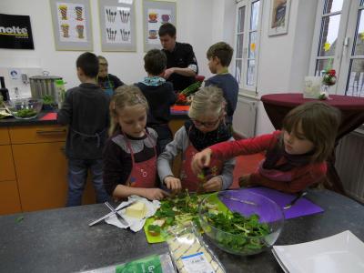 Foto des Albums: Vorbereitungen zur Feierlichen Einweihung unserer Schullehrküche