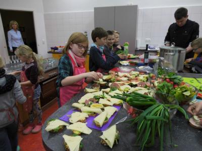 Foto des Albums: Vorbereitungen zur Feierlichen Einweihung unserer Schullehrküche
