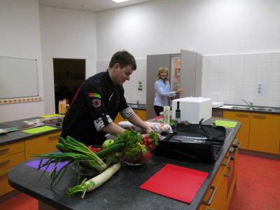 Foto des Albums: Vorbereitungen zur Feierlichen Einweihung unserer Schullehrküche