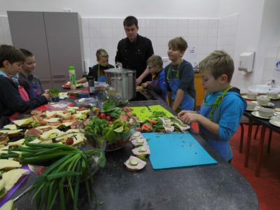 Foto des Albums: Vorbereitungen zur Feierlichen Einweihung unserer Schullehrküche