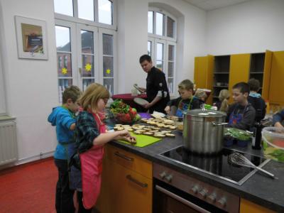 Foto des Albums: Vorbereitungen zur Feierlichen Einweihung unserer Schullehrküche