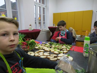 Foto des Albums: Vorbereitungen zur Feierlichen Einweihung unserer Schullehrküche