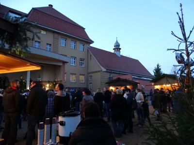 Foto des Albums: Weihnachtsmarkt an der Goethe-Grundschule (09.12.2015)