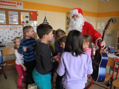 Foto des Albums: Besuch des Weihnachtsmanns in der Klasse 1b