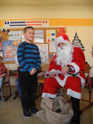Foto des Albums: Besuch des Weihnachtsmanns in der Klasse 1b