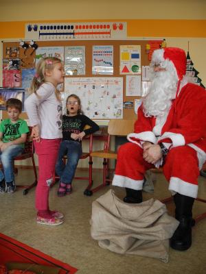 Foto des Albums: Besuch des Weihnachtsmanns in der Klasse 1b