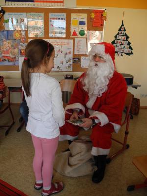 Foto des Albums: Besuch des Weihnachtsmanns in der Klasse 1b
