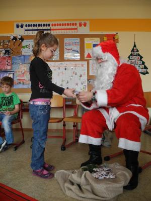 Foto des Albums: Besuch des Weihnachtsmanns in der Klasse 1b