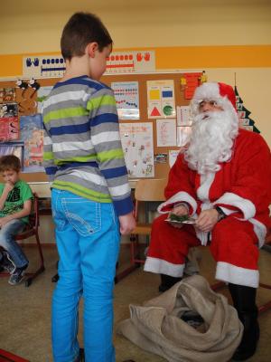 Foto des Albums: Besuch des Weihnachtsmanns in der Klasse 1b