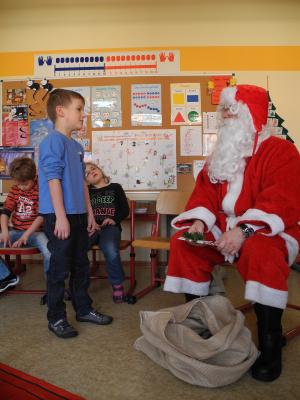 Foto des Albums: Besuch des Weihnachtsmanns in der Klasse 1b